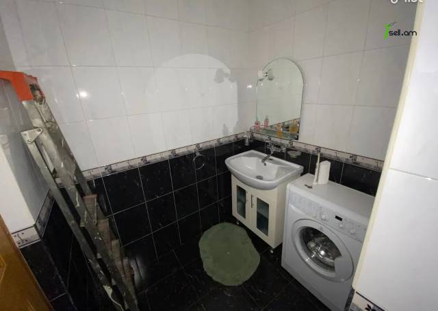 Երեք հարկանի քարե տուն Բատիկյան փողոցում Մալաթիա Սեբաստիայում, 370 քմ, 2 սանհանգույց