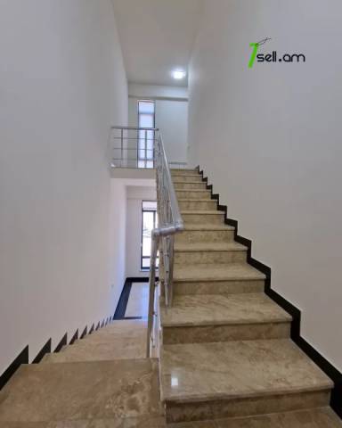 Բազմաֆունկցիոնալ գույք Արշակունյաց պողոտայում կենտրոնում, 270 ք.մ.