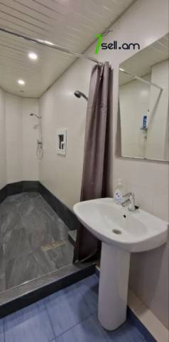 Ընդարձակ 5 սենյականոց բնակարան Մեսրոպ Մաշտոցի պողոտայում, 310 ք.մ., 2 սանհանգույց, բարձր առաստաղներ