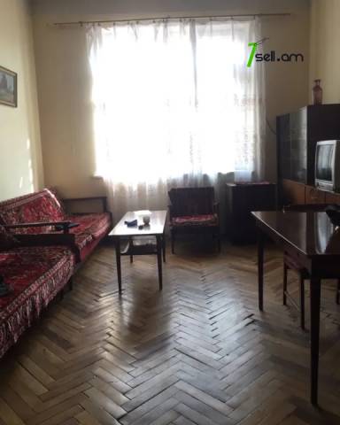 3 սենյականոց բնակարան Կիևյան փողոցում, 88 քմ, 3/5 հարկ, 2 սանհանգույց, բարձր առաստաղներ, քարե շենք