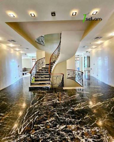 Երեք հարկանի քարե տուն Արաբկիրում, 3200 քմ, 3+ սանհանգույց, մեծ հողամաս, կապիտալ վերանորոգված