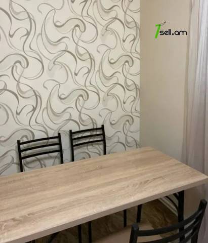 3 սենյականոց բնակարան Ազատության պողոտայում, 56 ք.մ., 3/5 հարկ, կապիտալ վերանորոգված, քարե շենք