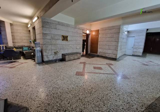 Երեք հարկանի քարե տուն Պարոնյան փողոցում կենտրոնում, 550 քմ, 3+ սանհանգույց, եվրովերանորոգված