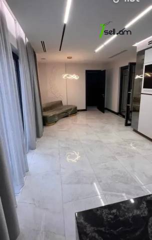 Երկու հարկանի թաունհաուզ Վերին Անտառային փողոցում կենտրոնում, 250 ք.մ., 3+ սանհանգույց