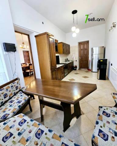 Երկու հարկանի տուն Բագրևանդի 20-րդ փողոցում Նոր Նորքում, 1830 ք.մ., 3+ սանհանգույց