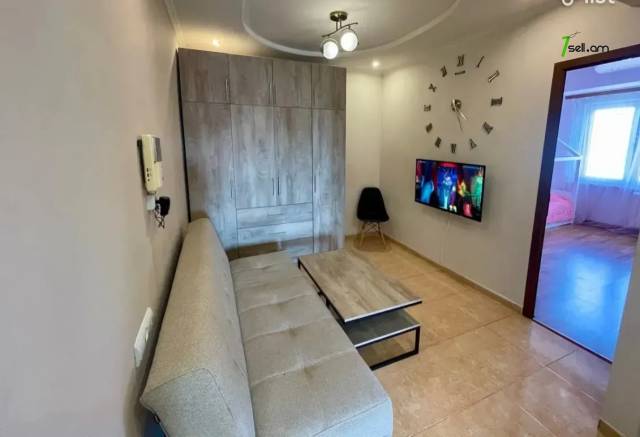 3 սենյականոց բնակարան Պետրոս Դուրյանի 1-ին փողոցում, 87 քմ, եվրովերանորոգված