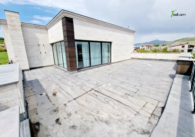 Չորս հարկանի տուն Առինջի 21-րդ փողոցում Առինջում, 950 ք.մ., 3+ սանհանգույց