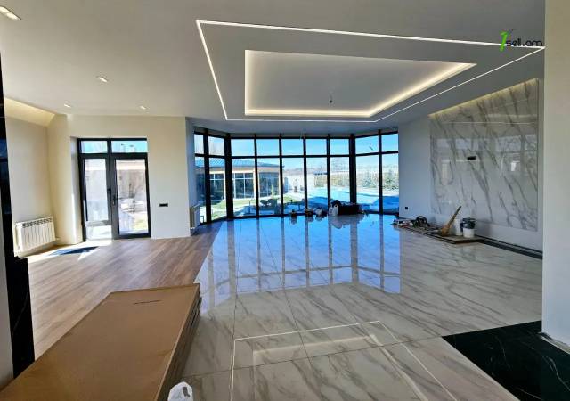 Երկու հարկանի տուն Ամառանոցային փողոցում Ձորաղբյուրում, 2600 ք.մ., 3+ սանհանգույց