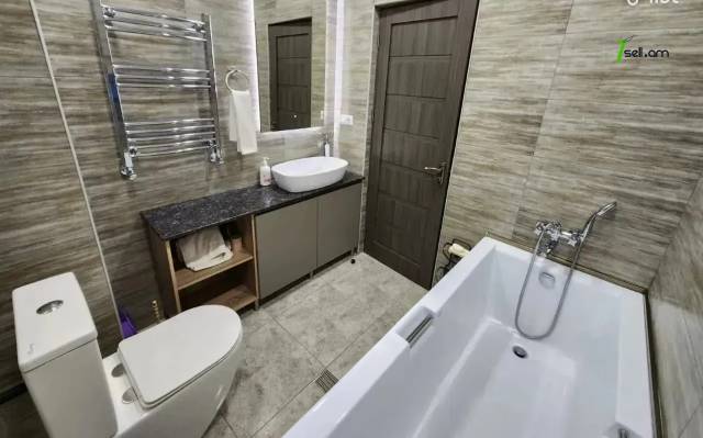 4 սենյականոց բնակարան նորակառույց շենքում Ադոնցի փողոցում, 125 ք.մ., 2 սանհանգույց, բարձր առաստաղներ