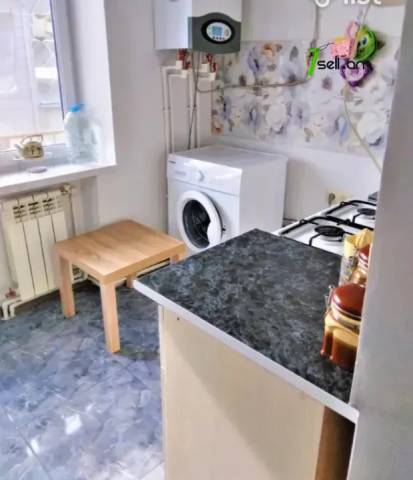 1 սենյականոց բնակարան Ռոստովյան փողոցում, 35 ք.մ., 3/5 հարկ, եվրովերանորոգված, քարե շենք