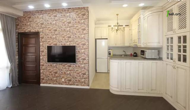 Ընդարձակ 1 սենյականոց բնակարան նորակառույց շենքում Նիկողայոս Ադոնցի փողոցում, 72 ք.մ.