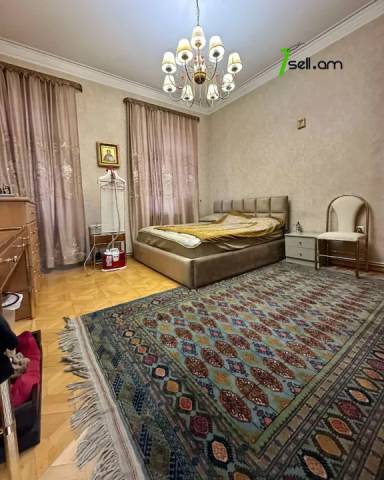 4 սենյականոց բնակարան Աղայան փողոցում, 125 ք.մ., 2 սանհանգույց, բարձր առաստաղներ, 2/5 հարկ