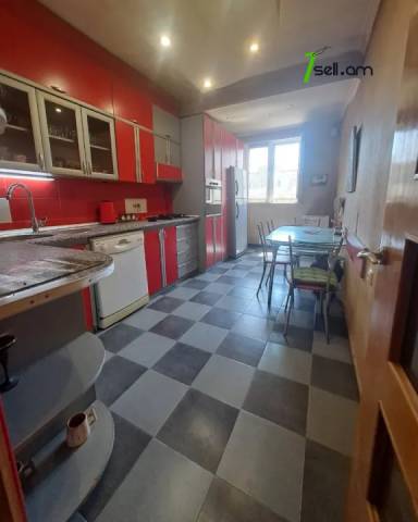 3 սենյականոց բնակարան Ամիրյան փողոցում, 94 ք.մ., նախավերջին հարկ, կոսմետիկ վերանորոգում