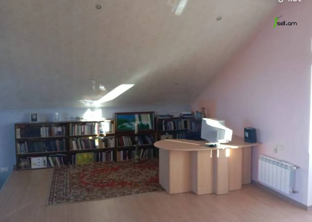 Երեք հարկանի տուն Բագրևանդի փողոցում Նոր Նորքում, 320 քմ, 2 սանհանգույց, կապիտալ վերանորոգված