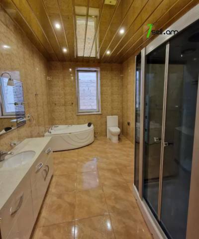 Երկու հարկանի քարե տուն, Նոյ թաղամաս Աջափնյակում, 400 ք.մ., 3+ սանհանգույց, եվրովերանորոգված