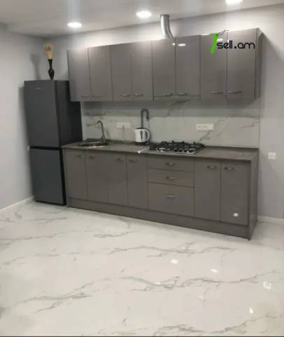 Երկու հարկանի քարե տուն Արմենակ Արմենակյան փողոցում Նորք Մարաշում, 60 քմ, եվրովերանորոգված