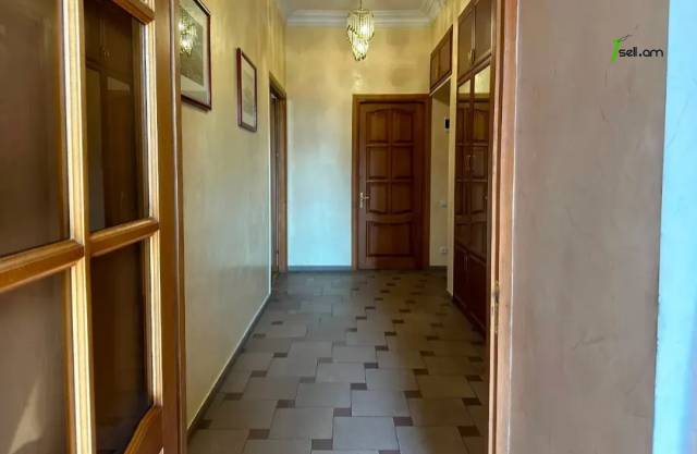 3 սենյականոց բնակարան Տերյան փողոցում, 90 քմ, 5/7 հարկ, դիզայներական ոճով վերանորոգված, քարե շենք