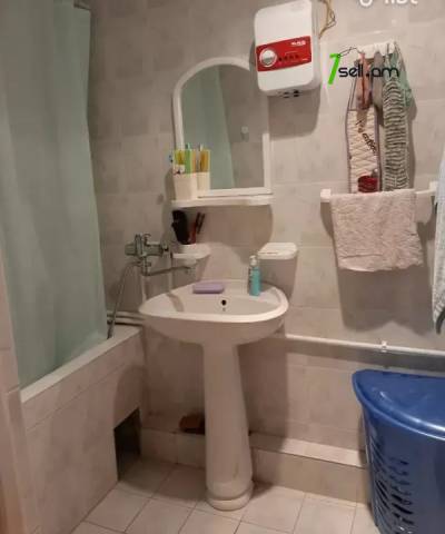 3 սենյականոց բնակարան Զաքարիա Քանաքեռցու փողոցում, 81 ք.մ., կոսմետիկ վերանորոգում, քարե շենք