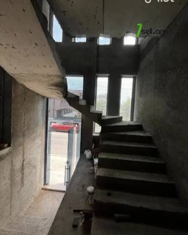 Բազմաֆունկցիոնալ գույք Մելքումովի փողոցում Աջափնյակում, 195 քմ