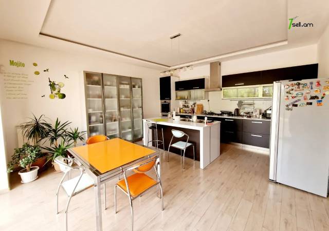 Երկու հարկանի քարե տուն Բագրևանդի փողոցում Նոր Նորքում, 600 ք.մ., 3+ սանհանգույց