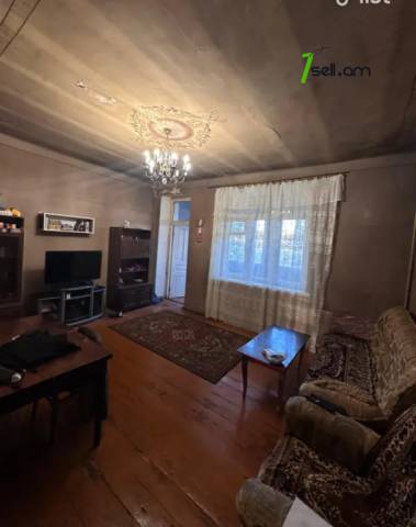 3 սենյականոց բնակարան Ղափանցյան փողոցում, 104 քմ, մասնակի վերանորոգում, քարե շենք