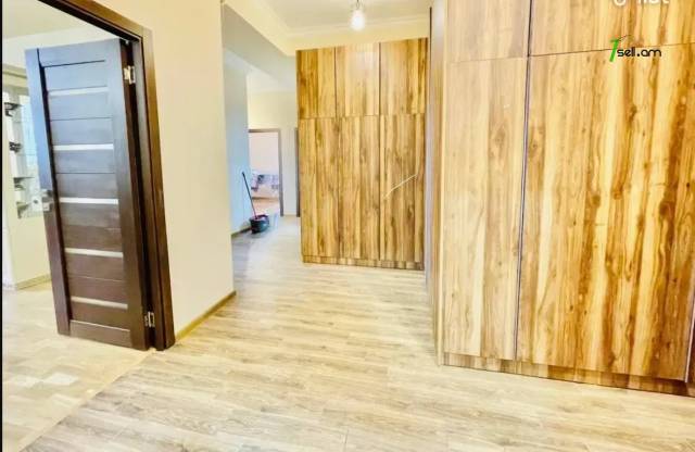 4 սենյականոց բնակարան նորակառույց շենքում Պարույր Սևակի փողոցում, 125 ք.մ., 9/16 հարկ