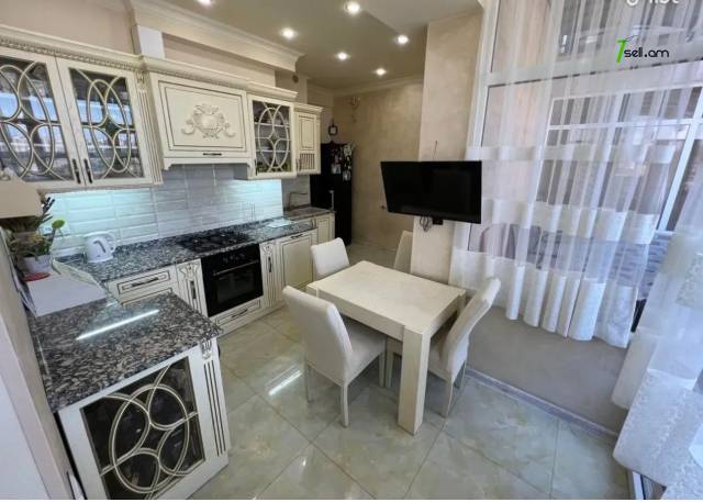 Ընդարձակ 3 սենյականոց բնակարան նորակառույց շենքում, Ծիծեռնակաբերդի խճուղի, 183 ք.մ., 7/12 հարկ