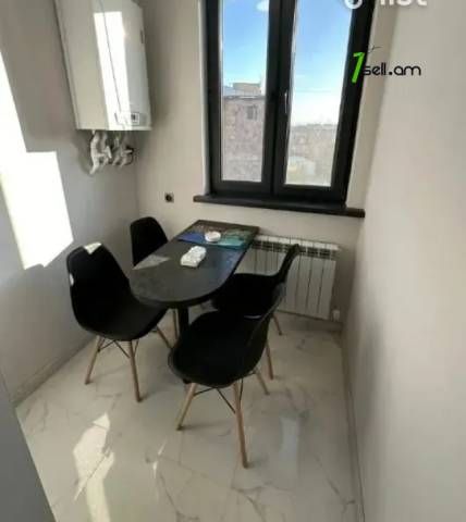 2 սենյականոց բնակարան, Մարգարյան փողոցի 2-րդ նրբանցք, 68 ք.մ., նախավերջին հարկ, բարձր առաստաղներ