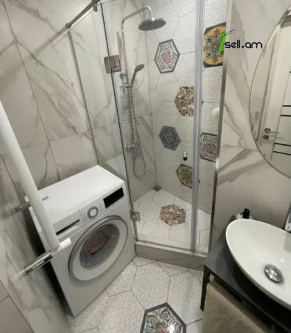2 սենյականոց բնակարան Երվանդ Քոչարի փողոցում, 40 ք.մ., 5/9 հարկ, կապիտալ վերանորոգված