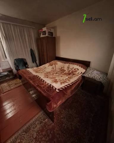 Մեկ հարկանի քարե տուն Լորիս-Մելիքովի փողոցում Էրեբունիում, 200 քմ, 2 սանհանգույց