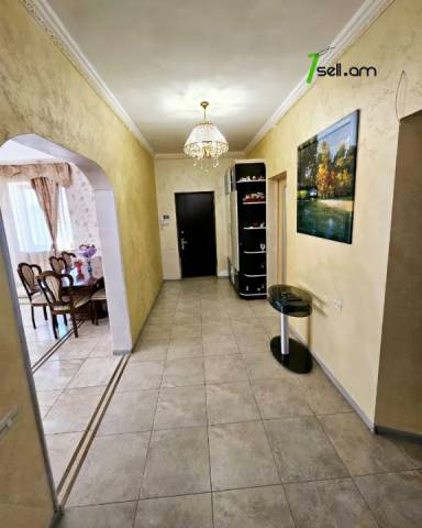 Երկու հարկանի տուն Մհեր Մկրտչյան փողոցում Ավանում, 1080 ք.մ., 3+ սանհանգույց, կապիտալ վերանորոգված