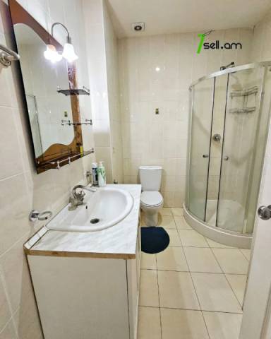 Երկու հարկանի քարե տուն, Վահագնի Թաղամաս Աջափնյակում, 1820 ք.մ., 3+ սանհանգույց