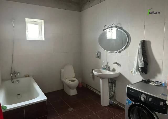 Երկու հարկանի քարե տուն Դպրոցակաների փողոցում Օշականում, 130 քմ, 2 սանհանգույց, մեծ հողամաս