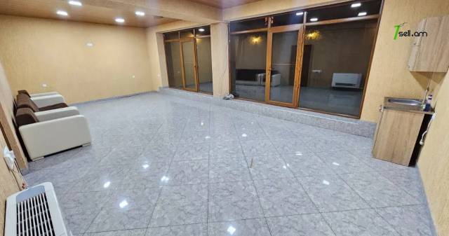 Երեք հարկանի քարե տուն Արցախի պողոտայում Էրեբունիում, 460 ք.մ., 3+ սանհանգույց, կապիտալ վերանորոգված