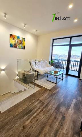 Երկու հարկանի քարե թաունհաուզ Առինջի 4-րդ փողոցում Առինջում, 560 ք.մ., 3+ սանհանգույց