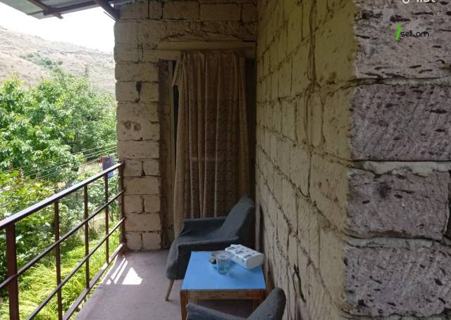 Երեք հարկանի քարե ամառանոց 16-րդ փողոցում Գետամեջում, 148 ք.մ., 2 սանհանգույց, մասնակի վերանորոգում