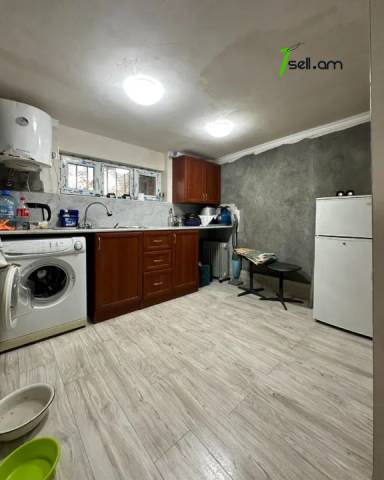 Երկու հարկանի քարե տուն 19-րդ փողոցում Շենգավիթում, 500 քմ, 2 սանհանգույց, կապիտալ վերանորոգված