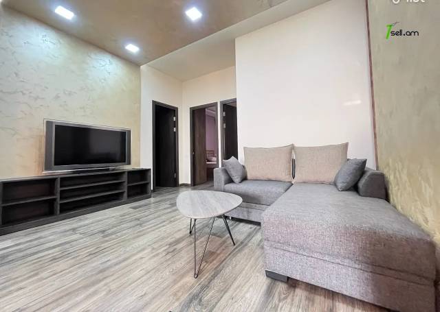 Երեք հարկանի տուն Վարշավյան փողոցում Արաբկիրում, 700 քմ, 3+ սանհանգույց, կապիտալ վերանորոգված