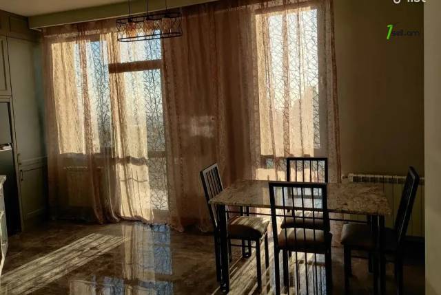 4 սենյականոց բնակարան նորակառույց շենքում Ձորափի փողոցում, 130 ք.մ., 2 սանհանգույց, բարձր առաստաղներ