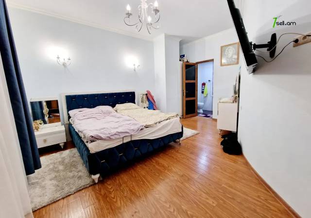 Երկու հարկանի քարե տուն Դավթաշենի 7-րդ փողոցում Դավիթաշենում, 1000 ք.մ., 3+ սանհանգույց