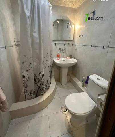 1 սենյականոց բնակարան Սարգիս Կասյանի փողոցում, 41 քմ, 2/5 հարկ, բարձր առաստաղներ, եվրովերանորոգված