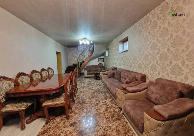 Երեք հարկանի քարե տուն Քանաքեռ Զեյթունում, 300 ք.մ., 3+ սանհանգույց, դիզայներական ոճով վերանորոգված