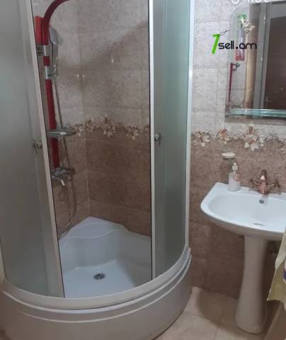 4 սենյականոց բնակարան Աշոտ Հովհաննիսյանի փողոցում, 90 ք.մ., 7/9 հարկ, մասնակի վերանորոգում