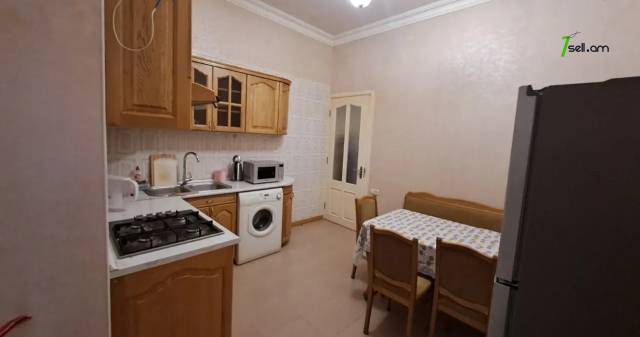 2 սենյականոց բնակարան Բաղրամյան պողոտայում, 70 քմ, նախավերջին հարկ, կապիտալ վերանորոգված, քարե շենք