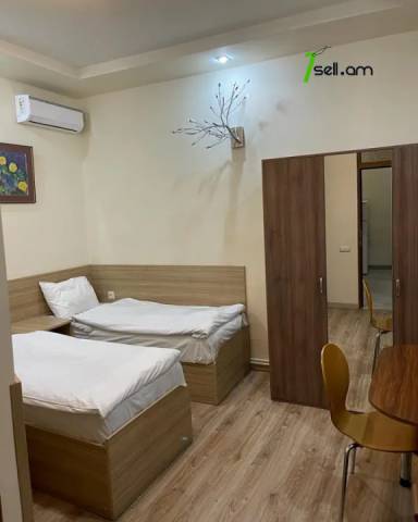 4 սենյականոց բնակարան Հանրապետության փողոցում, 82 քմ, նախավերջին հարկ, 3+ սանհանգույց