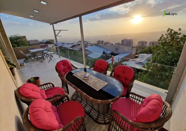 Երեք հարկանի քարե տուն, Նորք-Մարաշ վարչական շրջան Նորք Մարաշում, 300 ք.մ., 3+ սանհանգույց