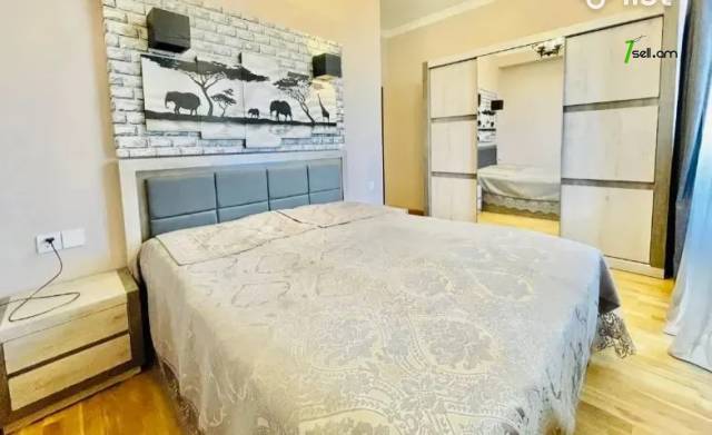4 սենյականոց բնակարան նորակառույց շենքում Սևակի փողոցում, 127 ք.մ., 2 սանհանգույց, բարձր առաստաղներ