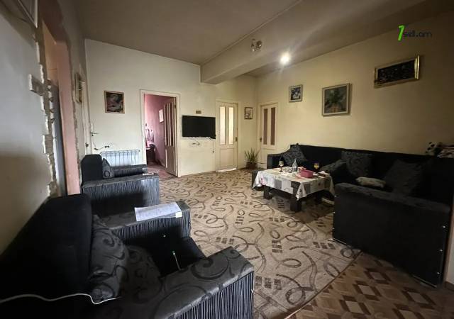 Երկու հարկանի քարե տուն Դավիթ Բեկի փողոցում Նոր Նորքում, 1400 ք.մ., կոսմետիկ վերանորոգում