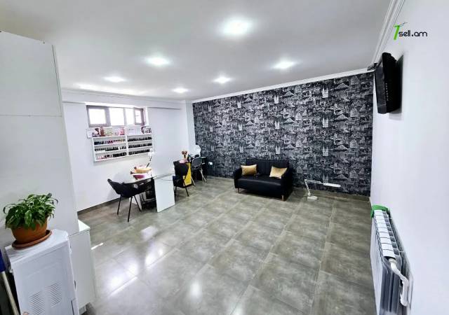 Երեք հարկանի տուն, Թումանյան թաղամաս Ավանում, 630 ք.մ., 3+ սանհանգույց, կապիտալ վերանորոգված