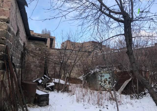 Բազմաֆունկցիոնալ գույք, 8-րդ թաղամաս Չարենցավանում, 90 քմ